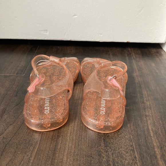 Old Navy Toddler Girl Peach Coloured Sparkle Jelly Sandals - Picture 4 of 7